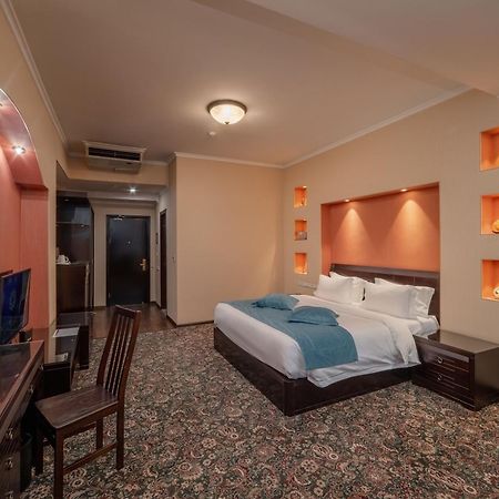 ยันนัต รีเจนซี Hotel บิชเคก ภายนอก รูปภาพ