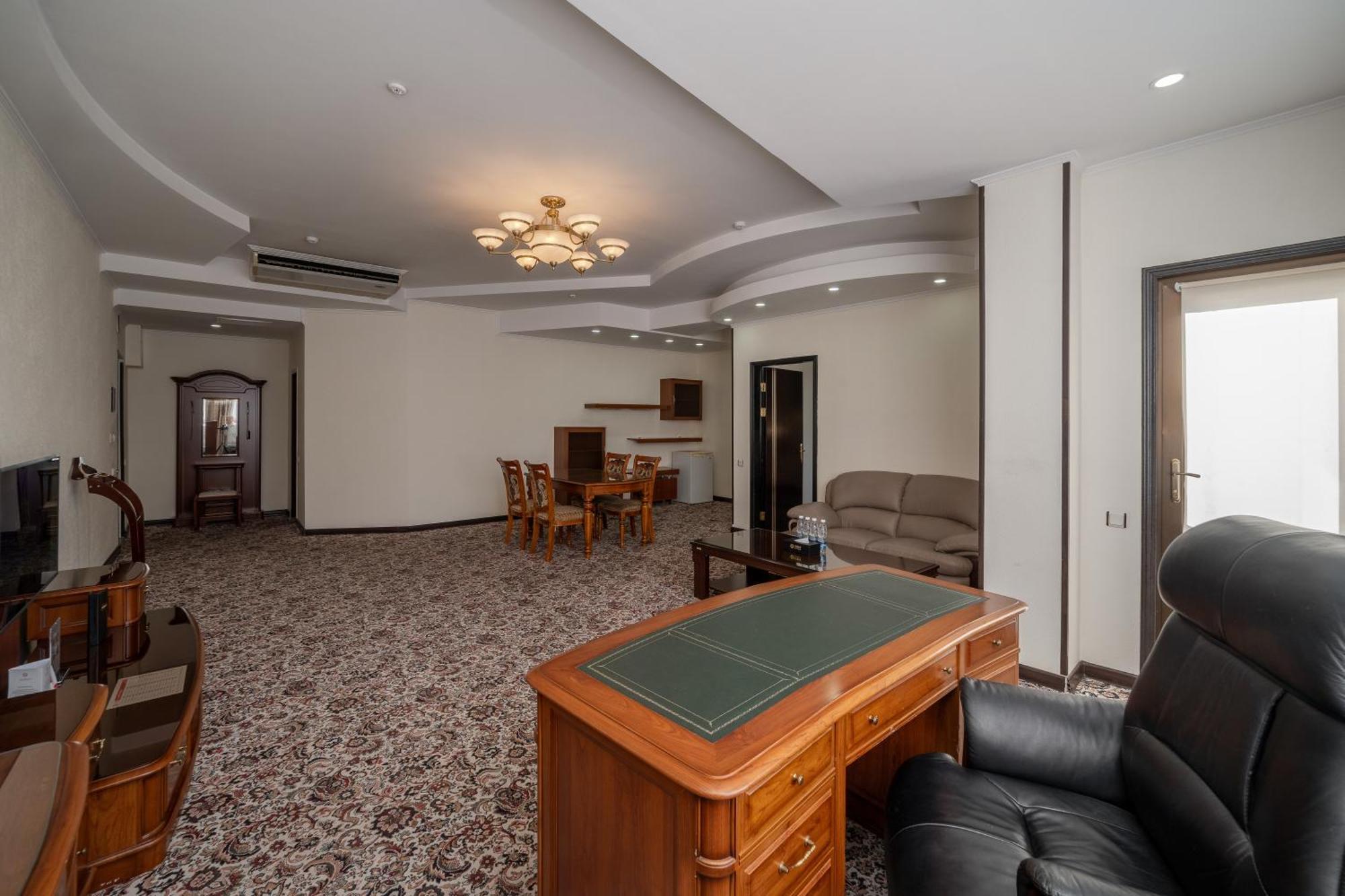 ยันนัต รีเจนซี Hotel บิชเคก ภายนอก รูปภาพ