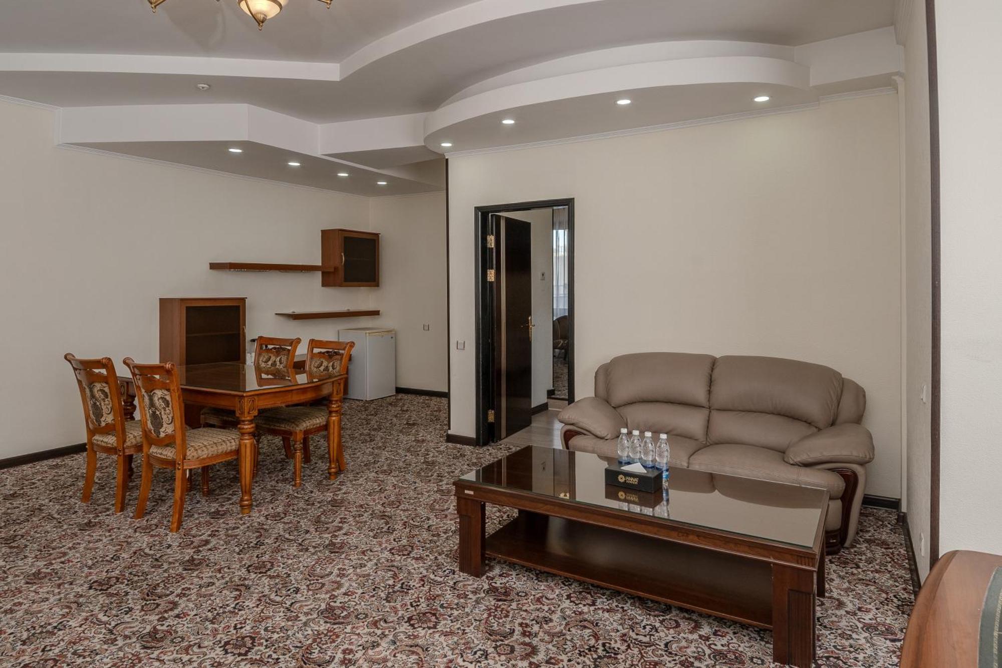 ยันนัต รีเจนซี Hotel บิชเคก ภายนอก รูปภาพ