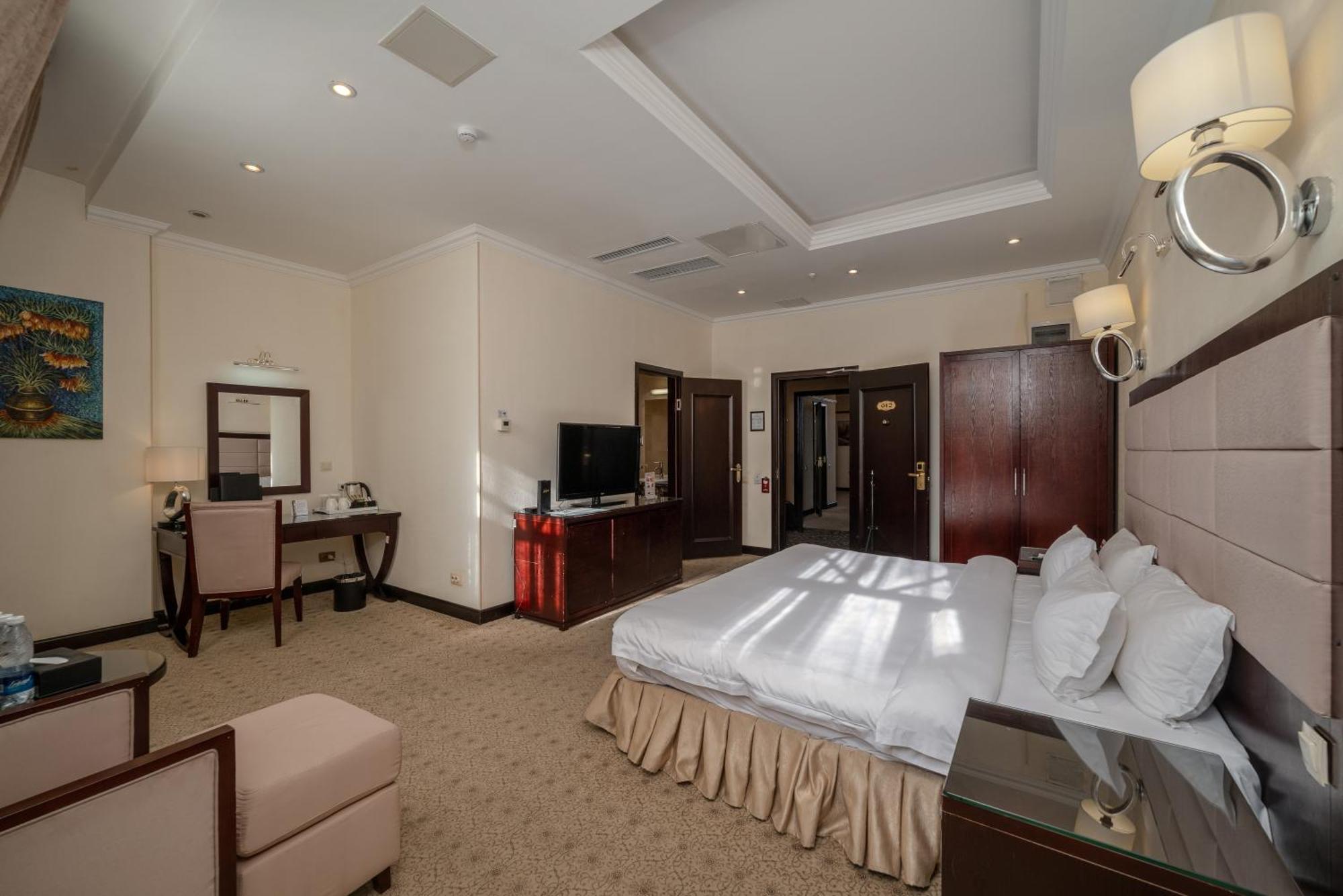 ยันนัต รีเจนซี Hotel บิชเคก ภายนอก รูปภาพ